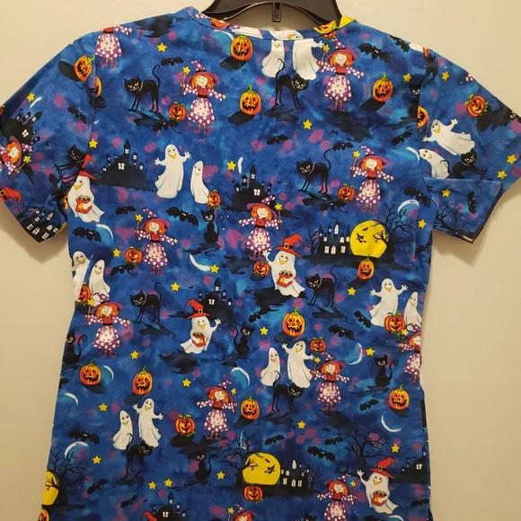 Lot Of 2 Halloween Womens Scrubs Size Small Nightmare Before Christmas & Ghosts - Picture 6 of 11